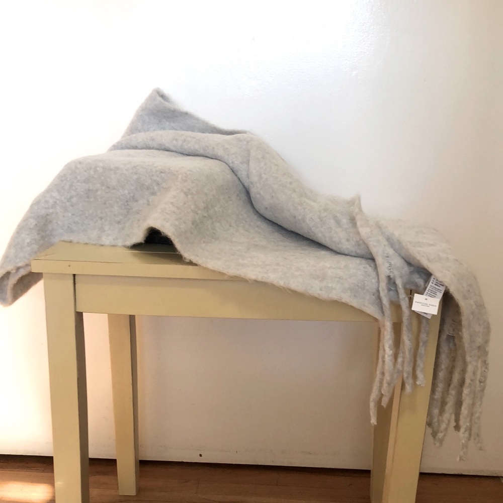 American Eagle Heather gray scarf